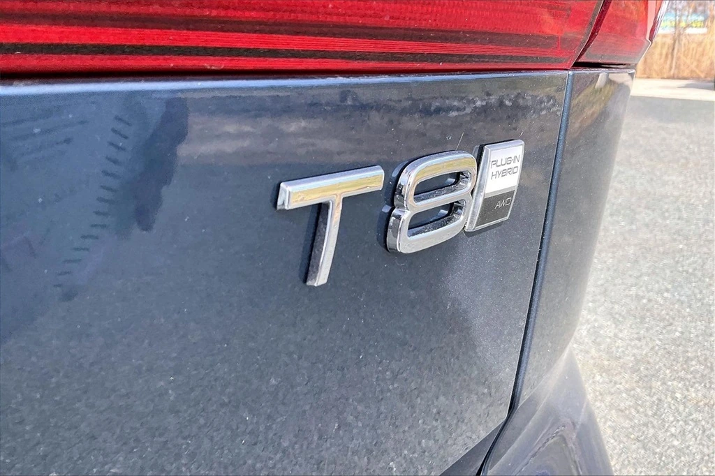2026 Volvo - image 9