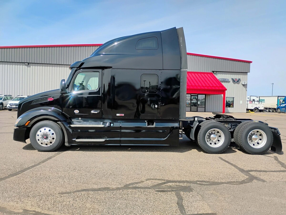 2023 Peterbilt 579 - image 8