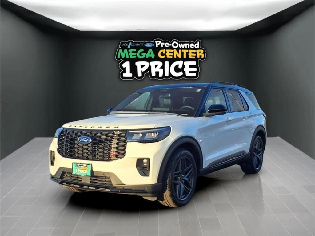 2025 Ford Explorer ST's photo