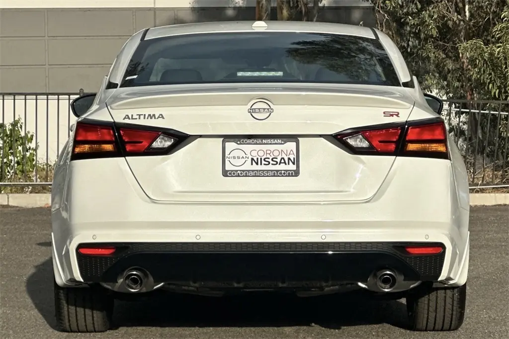 2025 Nissan Altima 2.5 SR photo 3