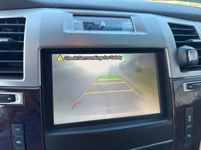 2020 Cadillac Escalade ESV Luxury photo 22