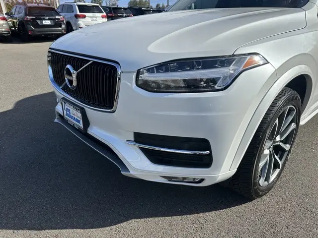 2018 Volvo XC90 T6 AWD Momentum photo 2