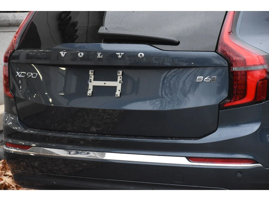 2026 Volvo - image 29