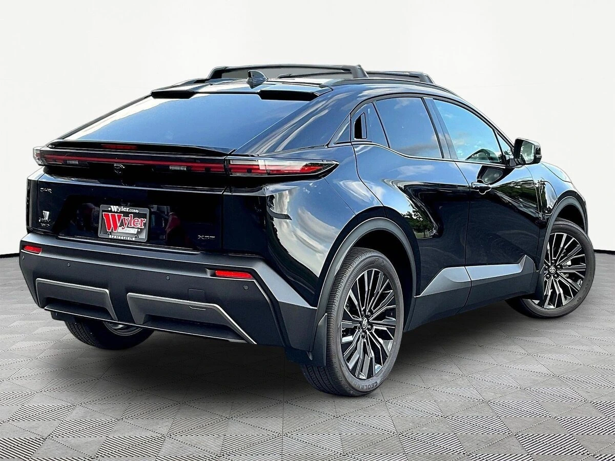 2026 Toyota C-HR XSE - Photo 6