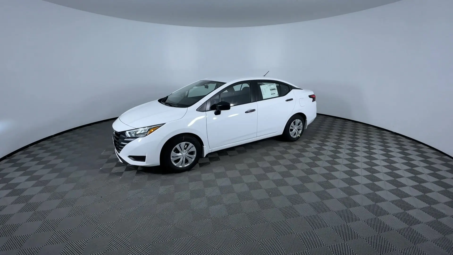 2025 Nissan Versa S photo 4