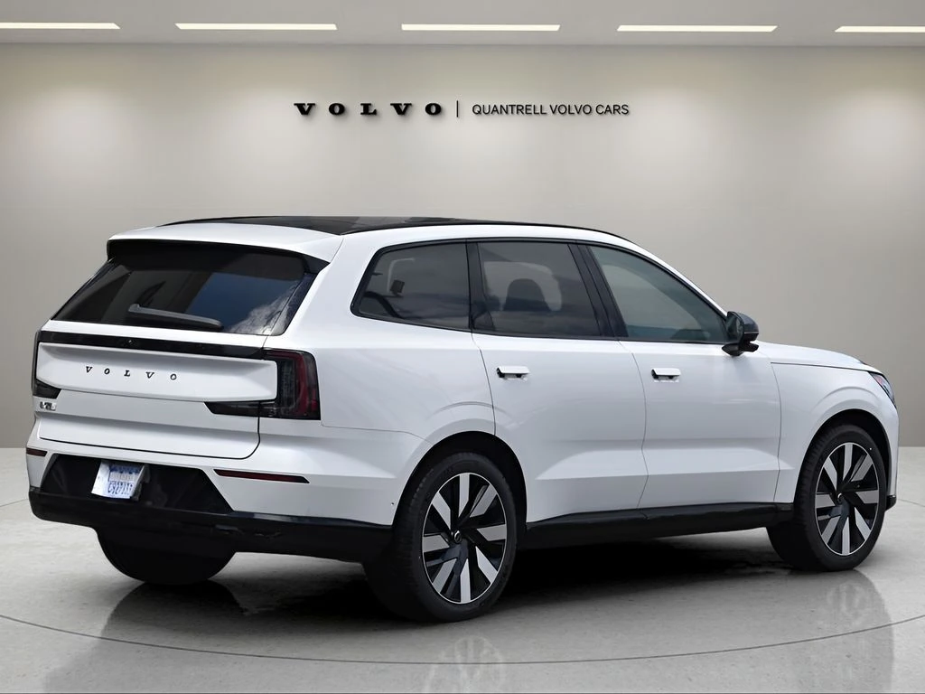 2025 Volvo - image 4