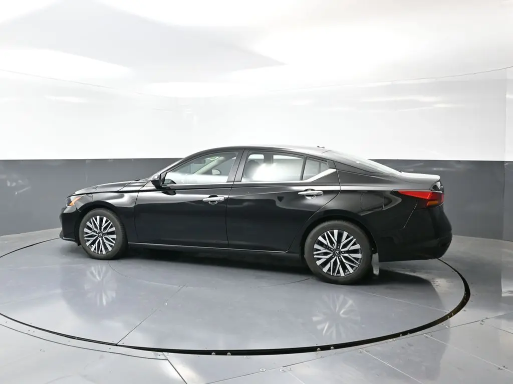 2024 Nissan Altima 2.5 SV photo 4