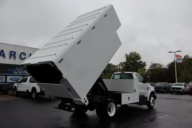 2026 Ford F-750 photo 21