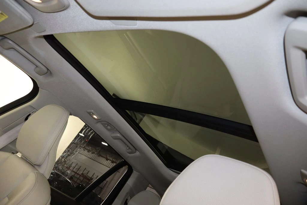 2023 Volvo - image 23