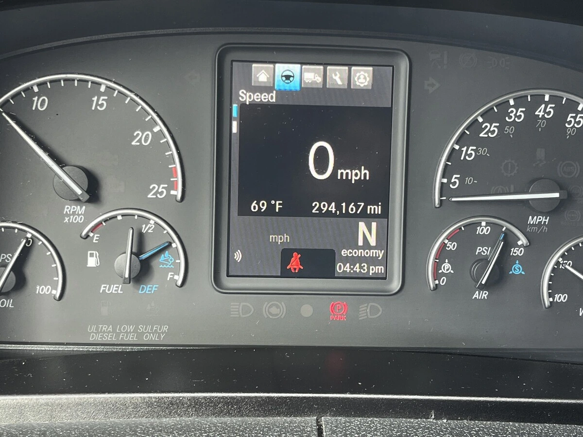 2023 Freightliner Cascadia - image 30