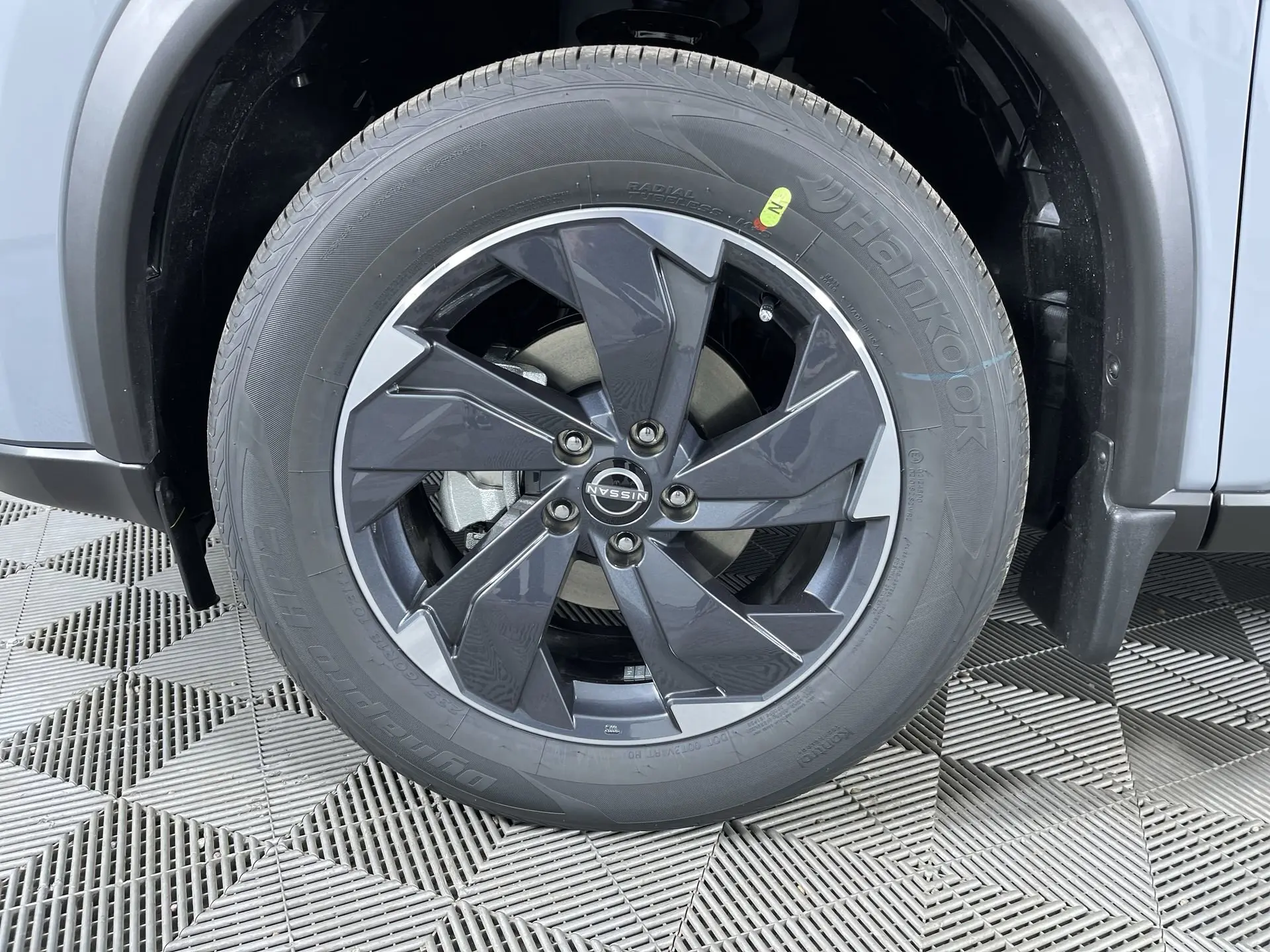 2026 Nissan Rogue SV photo 17