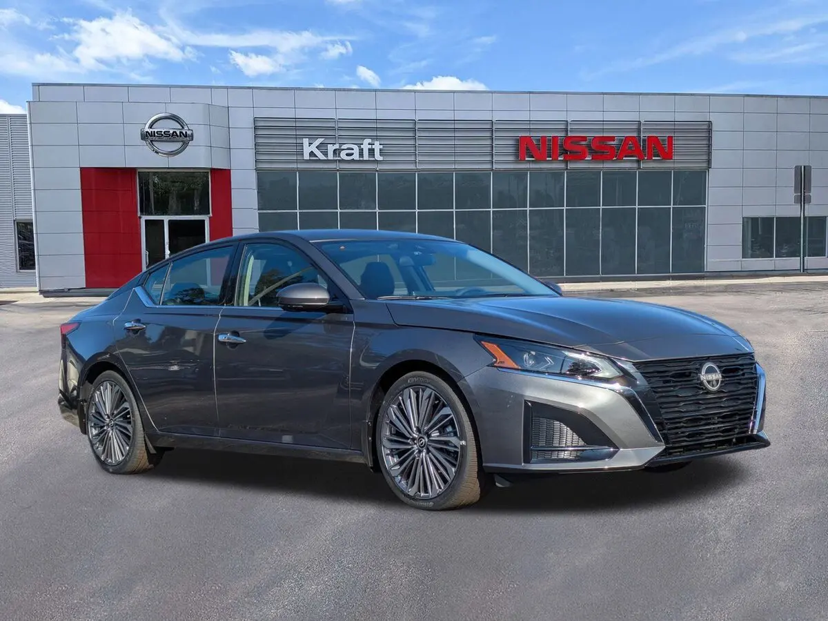 2025 Nissan Altima SL's photo