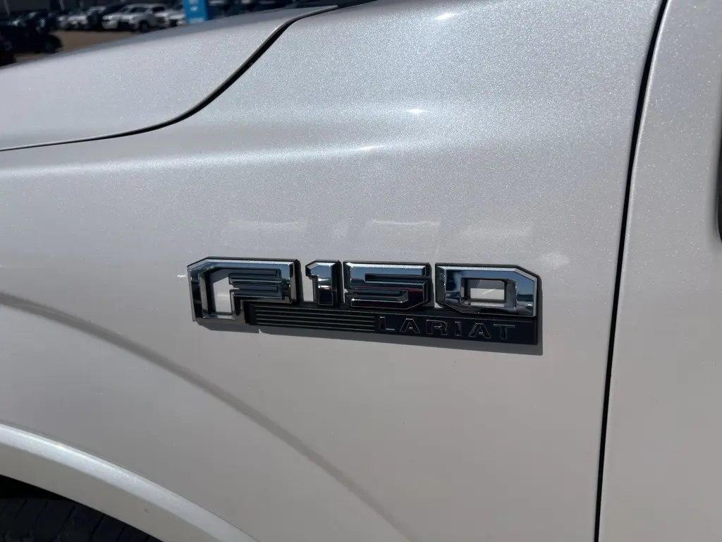 2016 Ford F-150 Lariat photo 14