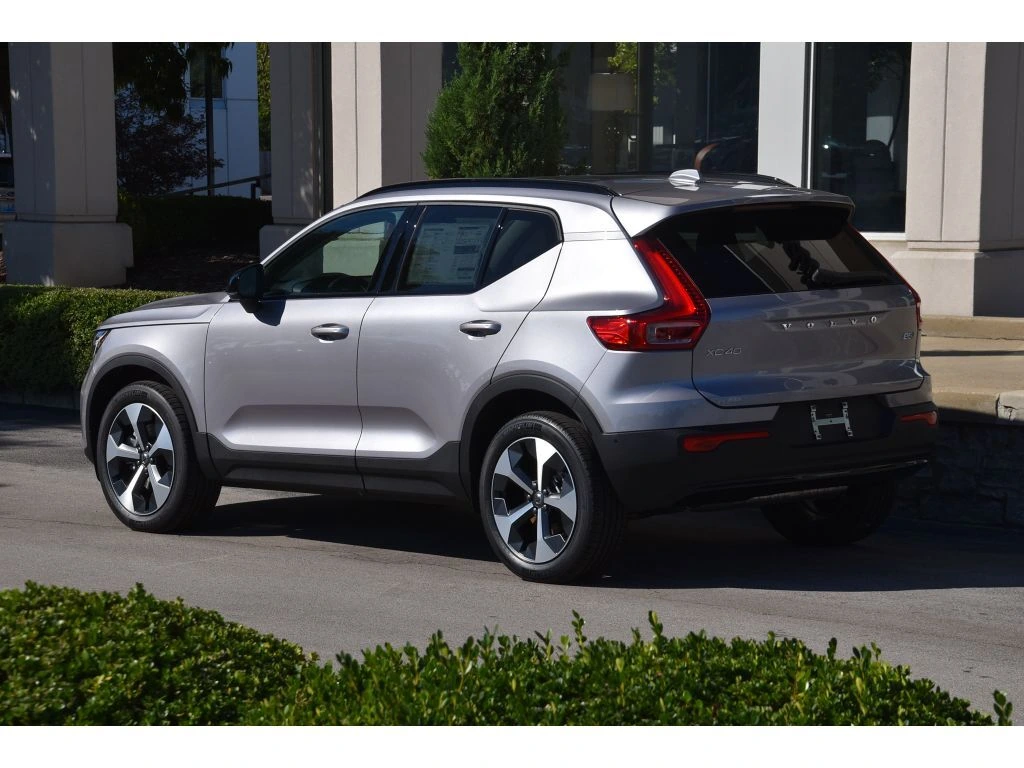 2026 Volvo - image 6