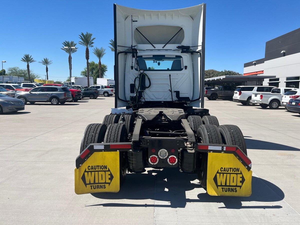 2021 International LT in Phoenix, AZ — photo 4