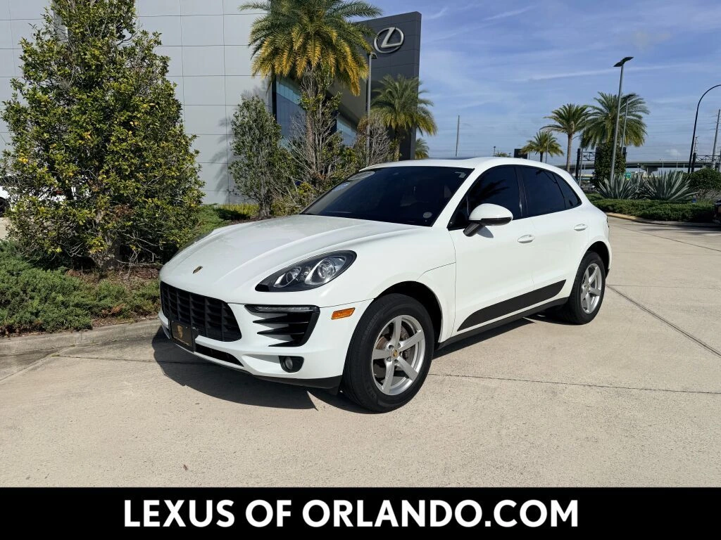 2017 Porsche Macan Base's photo