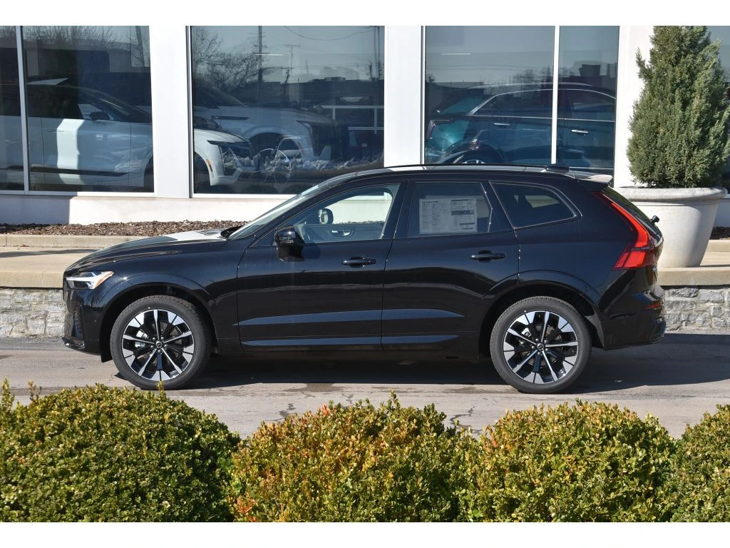 2026 Volvo - image 5