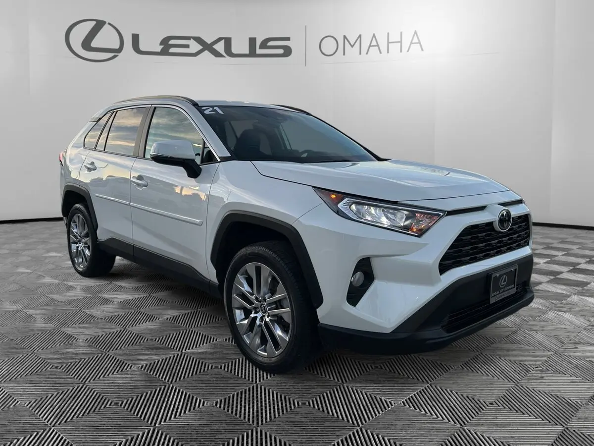 2021 Toyota RAV4 XLE Premium's photo