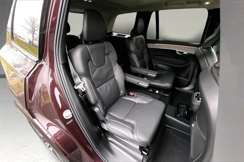 2026 Volvo - image 10