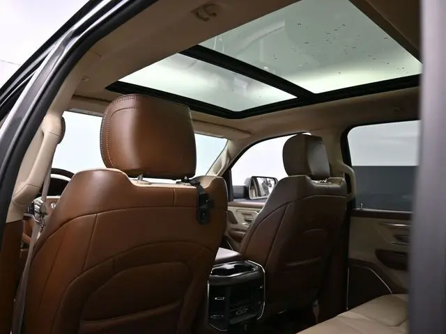 2019 Ram 1500 Laramie photo 12