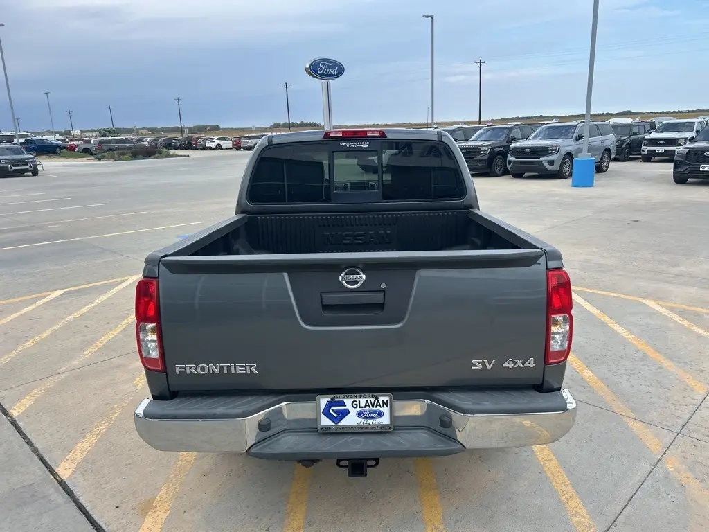 2018 Nissan Frontier SV photo 3