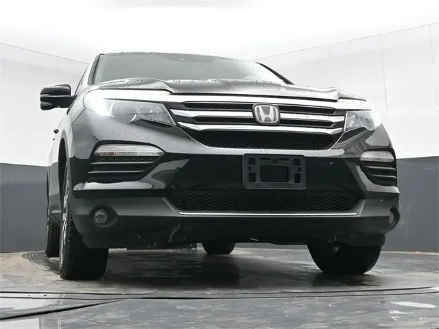 2017 Honda Pilot Touring photo 28