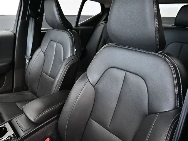 2024 Volvo XC40 Plus photo 12