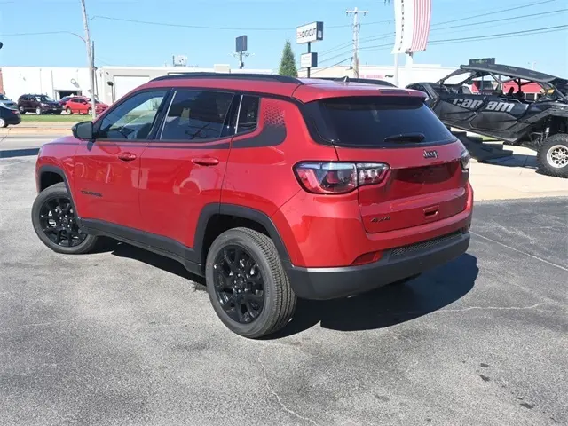 2026 Jeep Compass Latitude photo 4