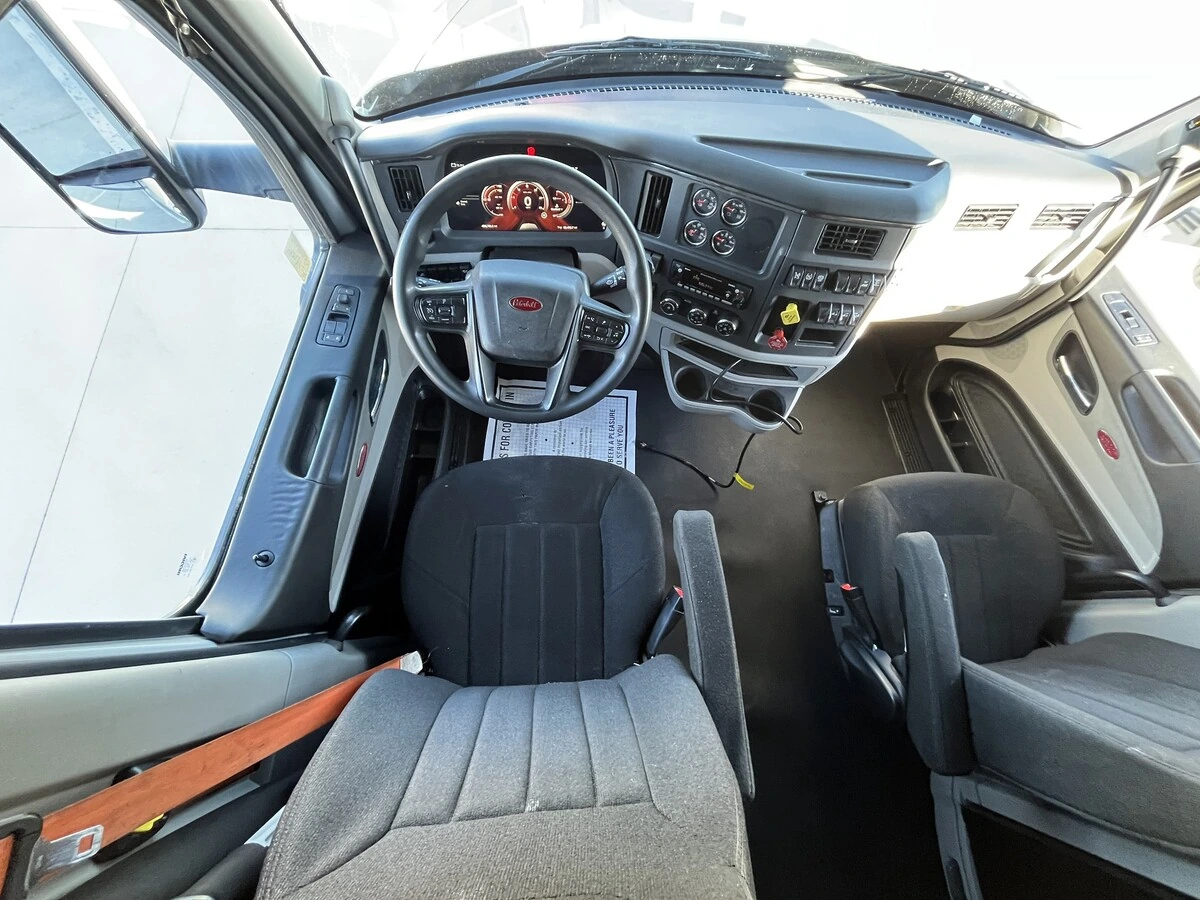 2023 Peterbilt 579 - image 32