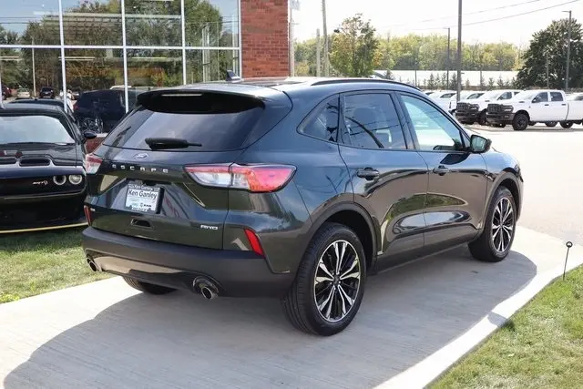 2022 Ford Escape SE photo 28