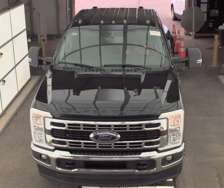 2023 Ford F-350 photo 2