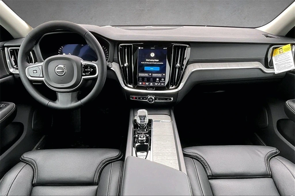 2026 Volvo - image 5