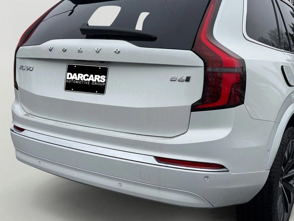 2026 Volvo - image 8