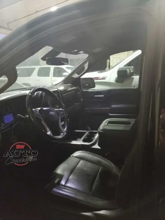 2020 Chevrolet Silverado 1500 RST photo 3