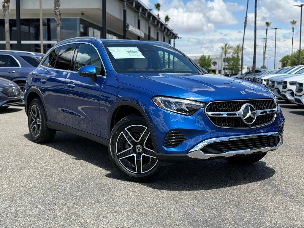 2026 Mercedes-Benz GLC GLC 300's photo