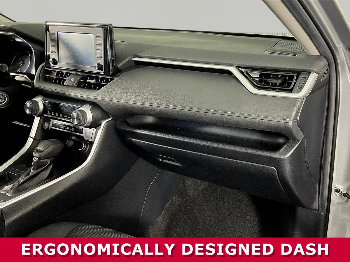 2019 Toyota RAV4 LE - Photo 24