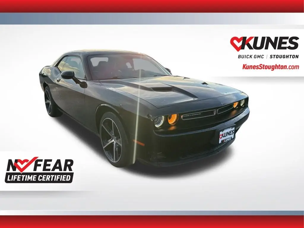 2015 Dodge Challenger SXT's photo