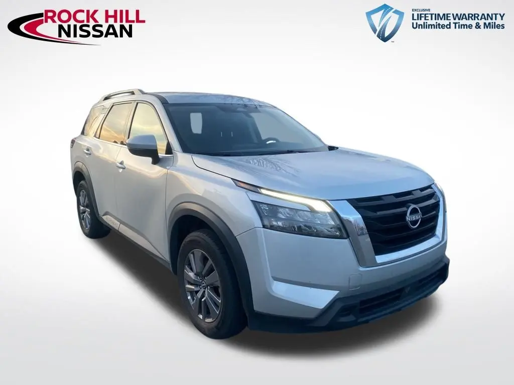 2024 Nissan Pathfinder SV's photo