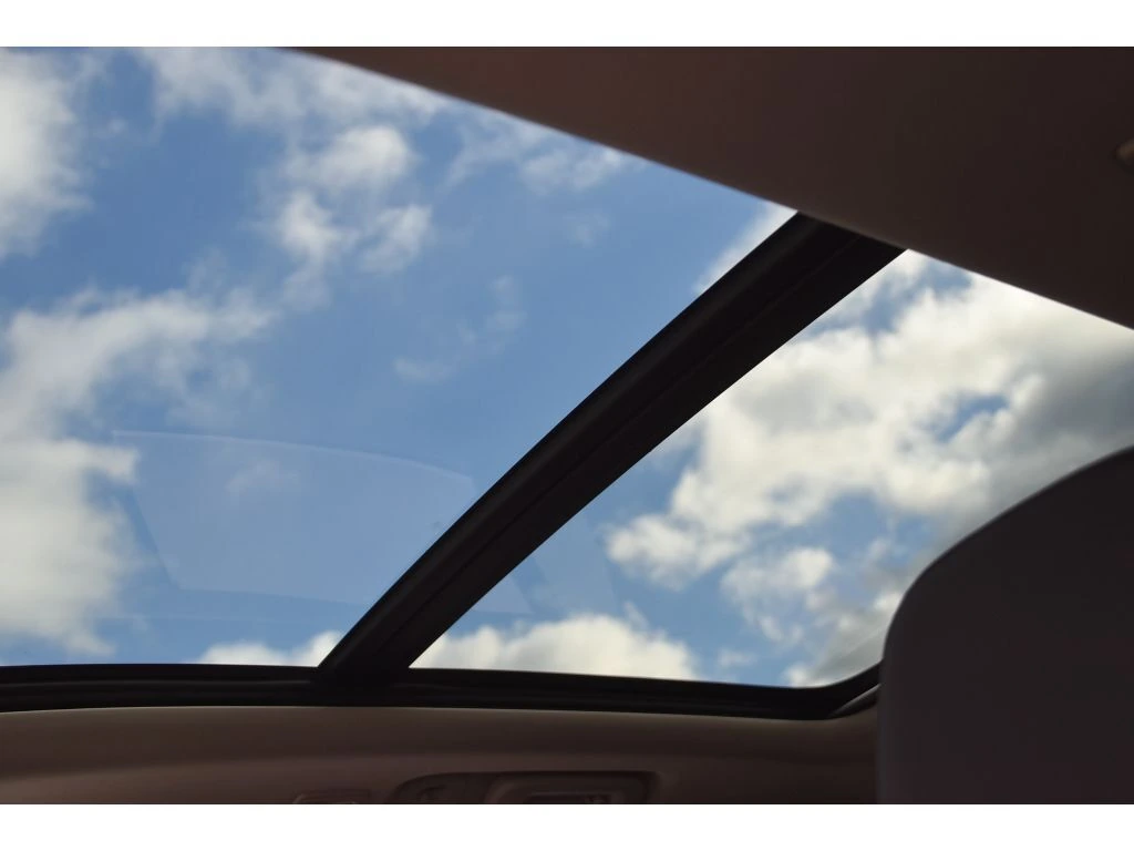 2026 Volvo - image 10