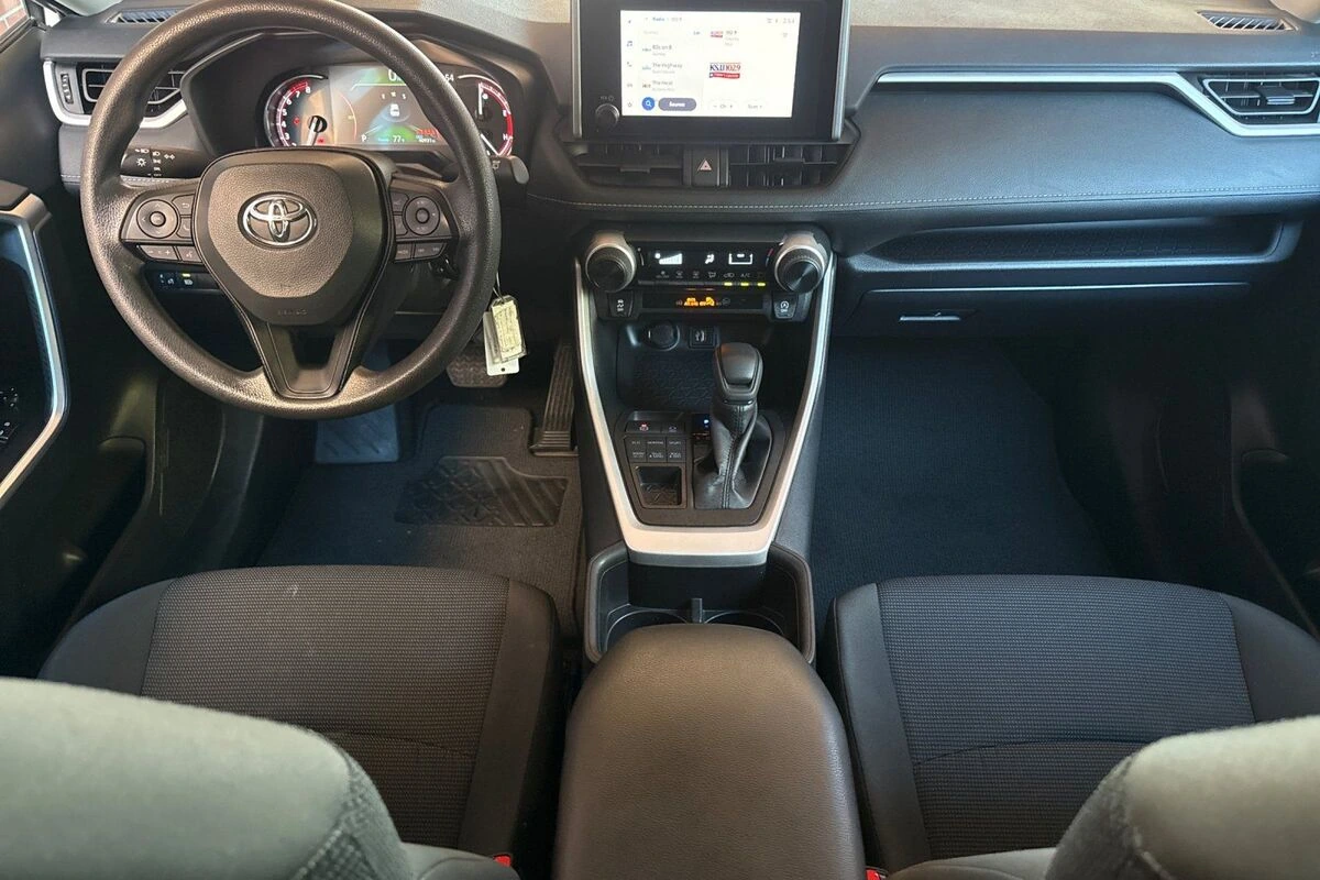 2025 Toyota RAV4 LE - Photo 13