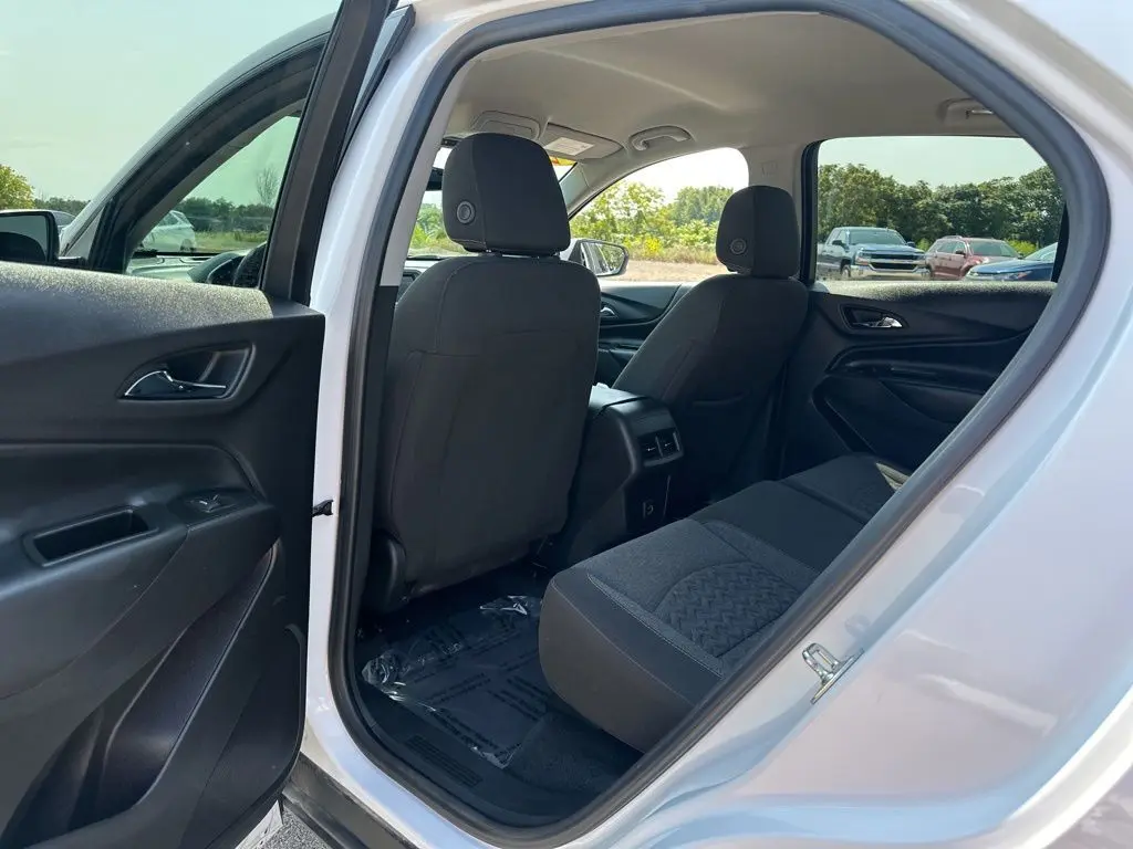 2024 Chevrolet Equinox LT photo 10