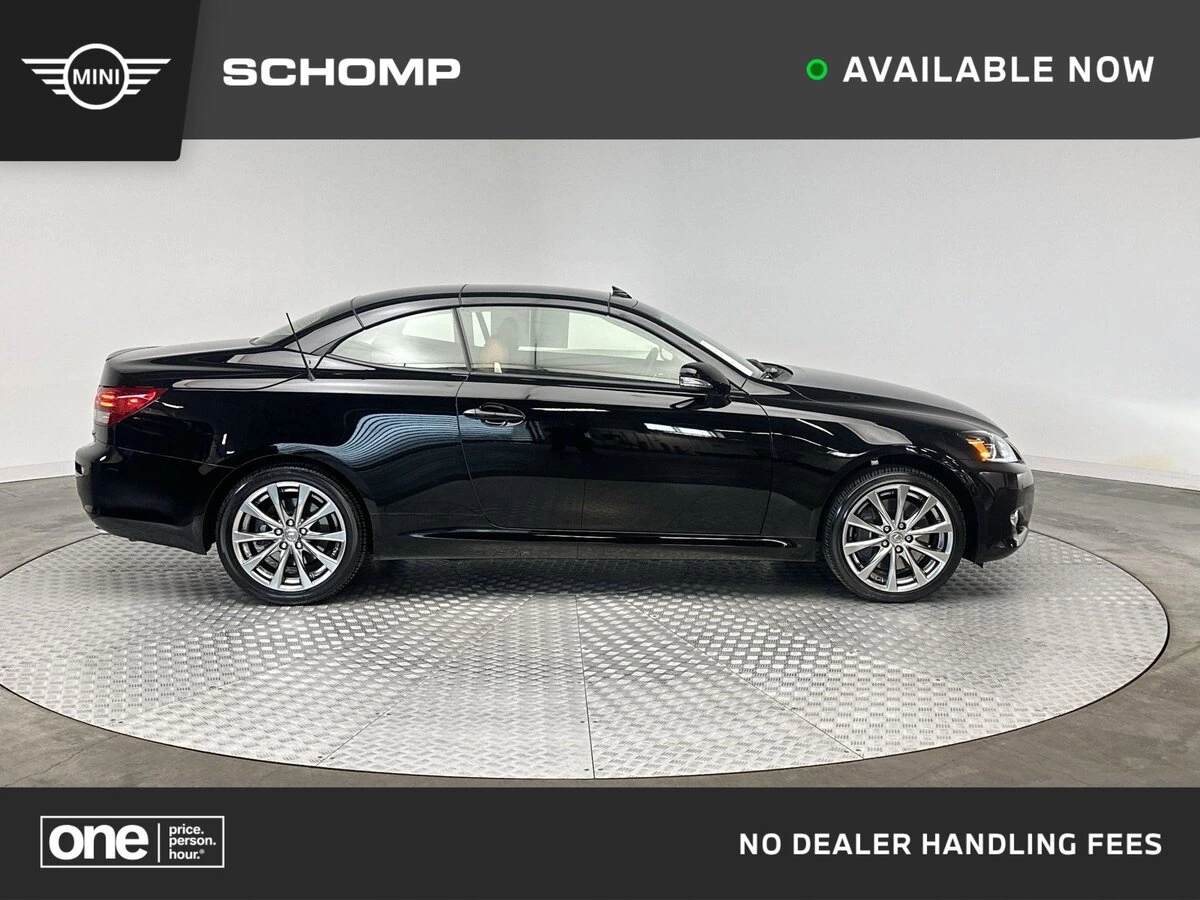 2015 Lexus IS Base's photo