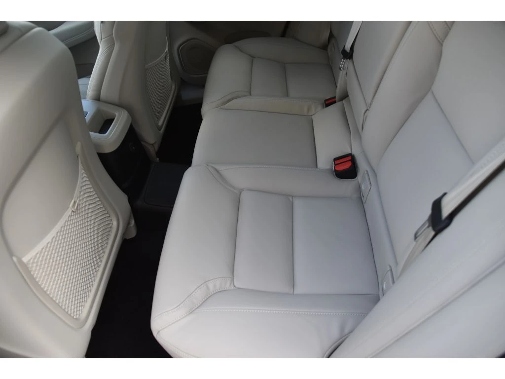 2026 Volvo - image 13