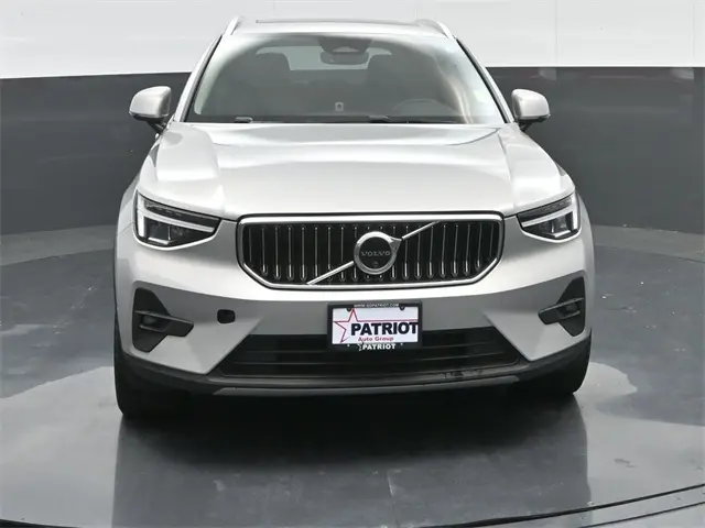 2024 Volvo XC40 Plus photo 3