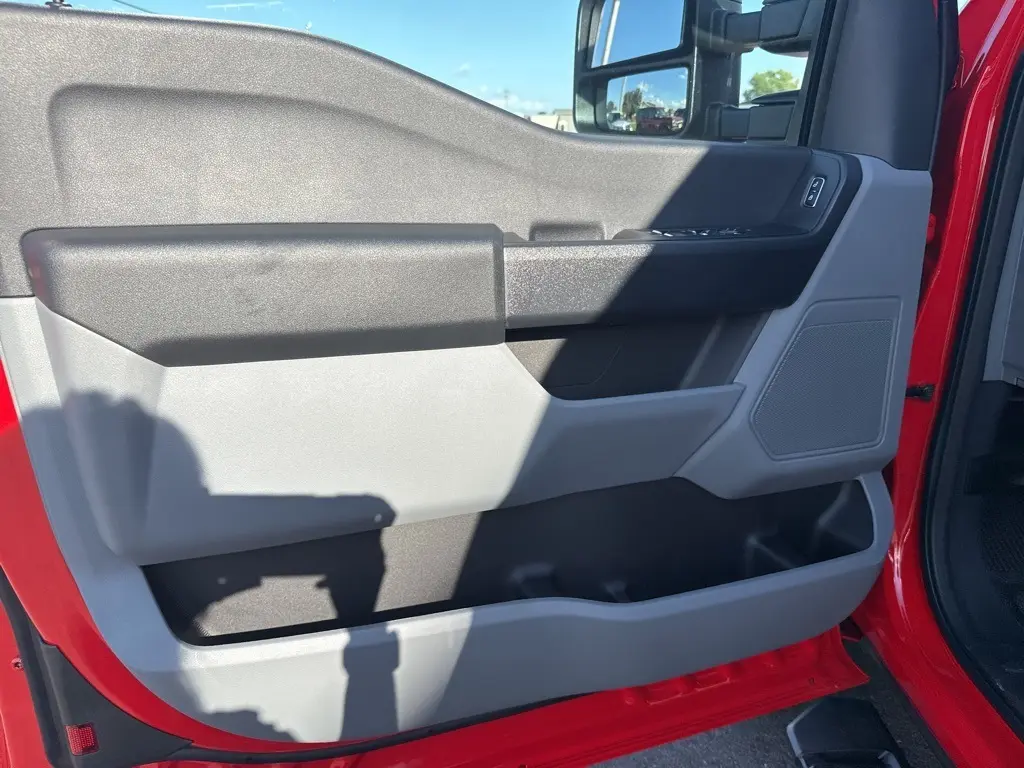 2026 Ford F-350 photo 9