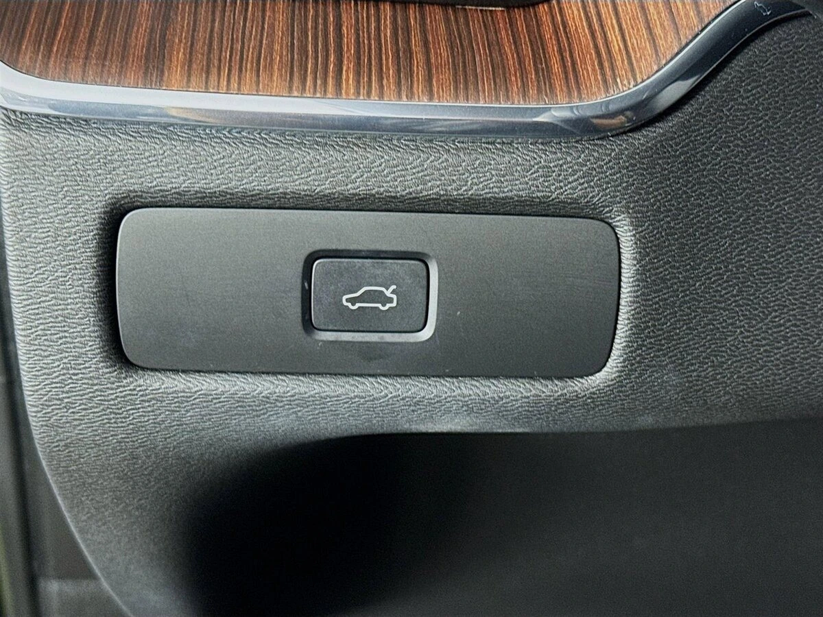 2023 Volvo - image 10