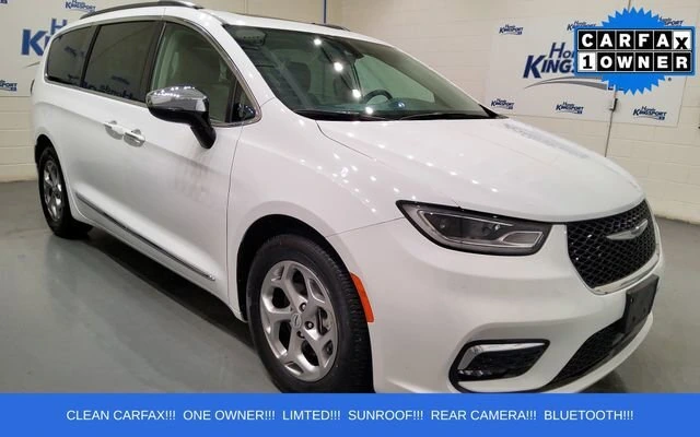 2023 Chrysler Pacifica Limited's photo