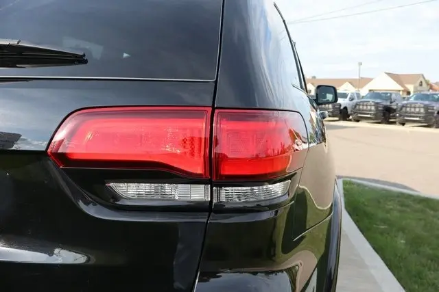 2020 Jeep Grand Cherokee Altitude photo 25