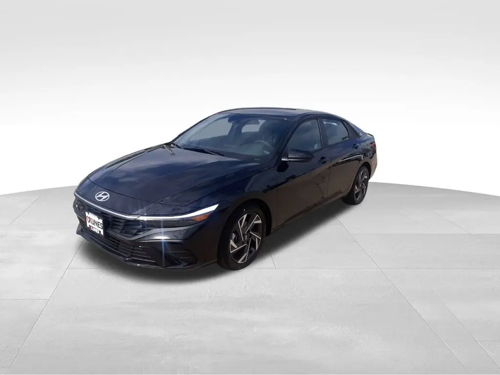 2025 Hyundai Elantra SEL Sport photo 3