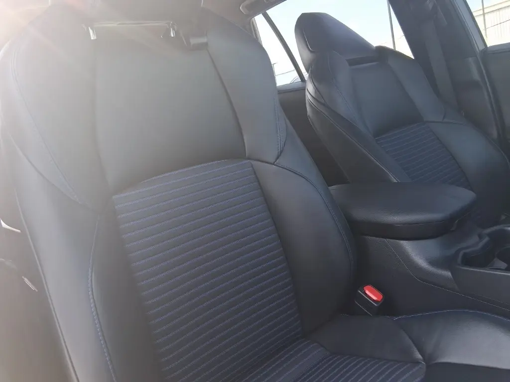 2021 Toyota RAV4 Hybrid XSE photo 8